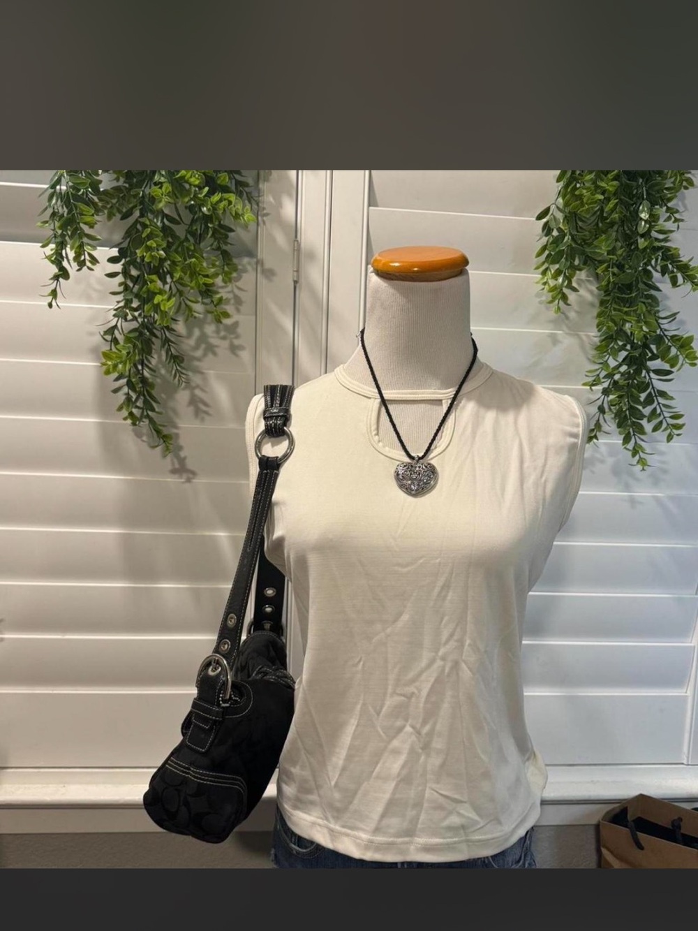 Cream Sleeveless Scoop Neck Tank Top
